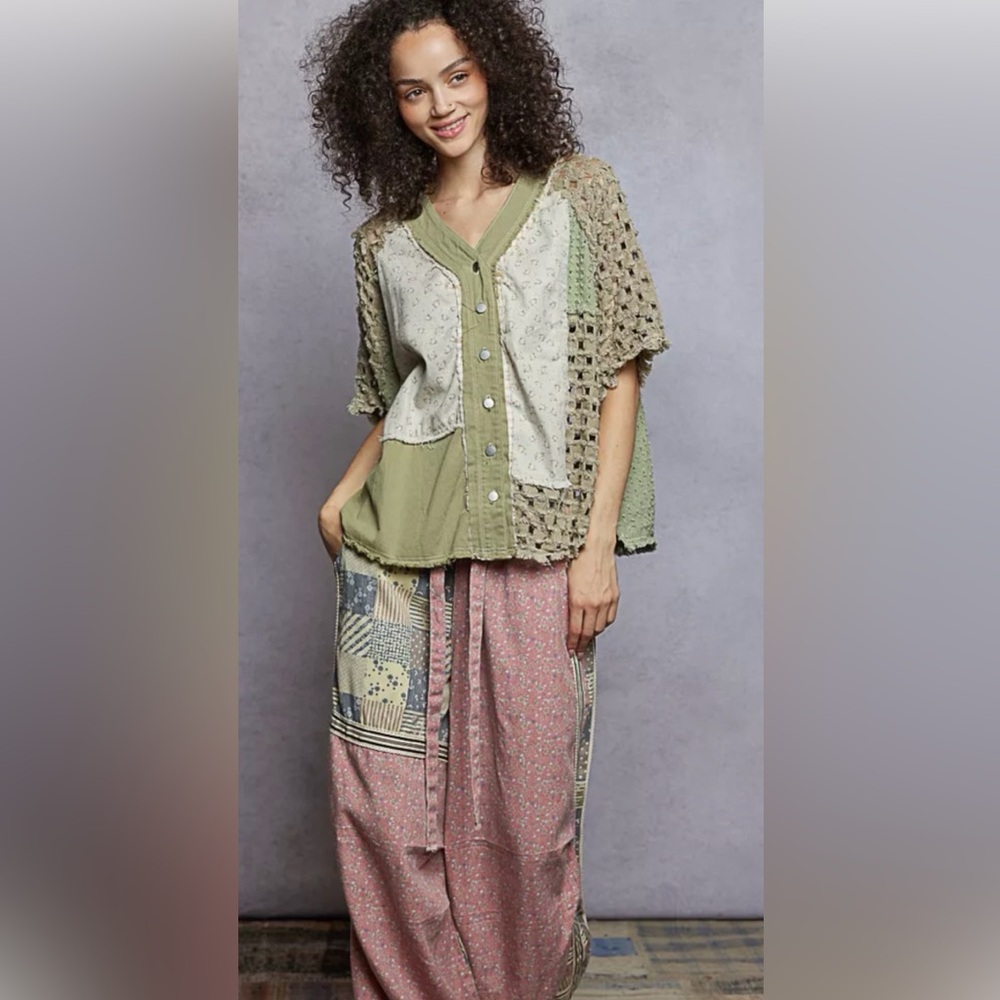 Button Down V-Neck Jacket with Printed Woven
Patchwork Pol NWOT